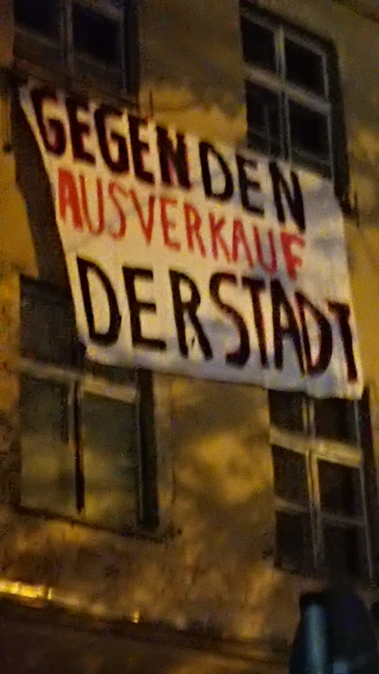 „Raus mit denen!“